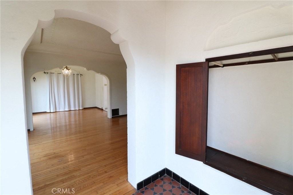 3700 E 11th St - Photo 4 of 31