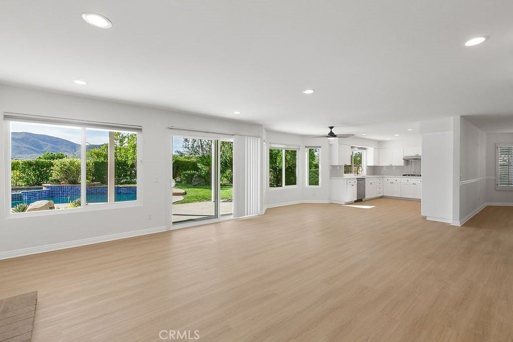 29950 Rolling Ridge Dr - Photo 5 of 26