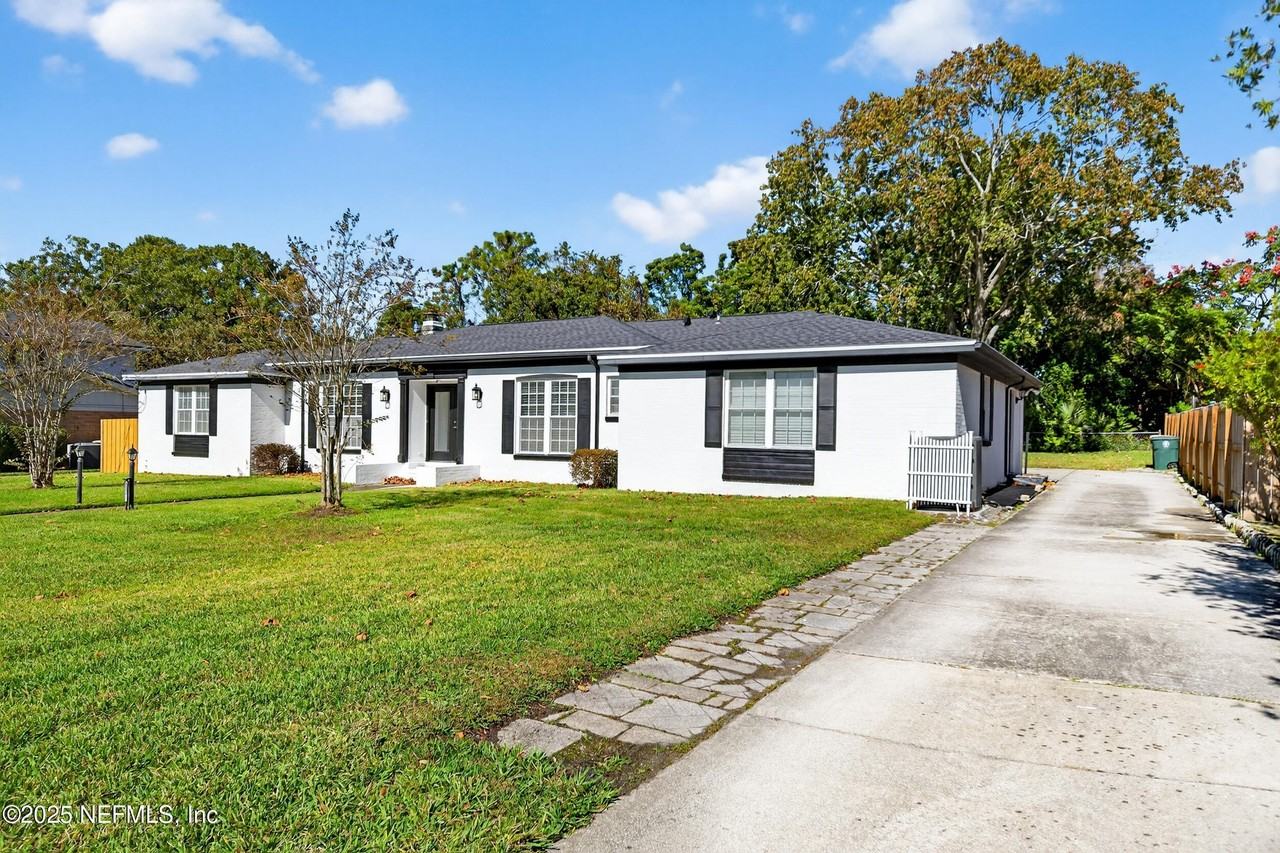 6201 Grayling Dr - Photo 2 of 25