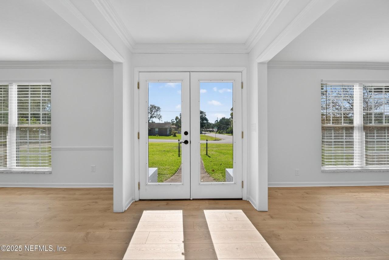 6201 Grayling Dr - Photo 3 of 25