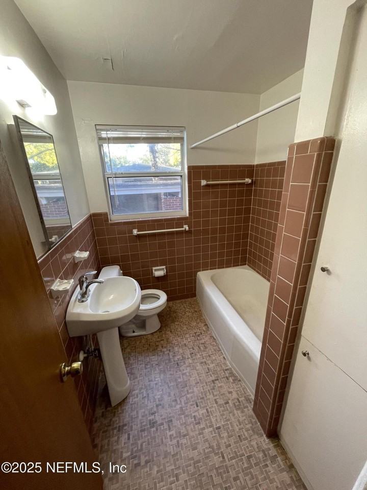 5452 Santa Rosa Way Apt 4 #4 - Photo 4 of 6