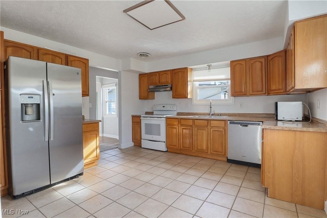 728 E 343rd St - Photo 6 of 15