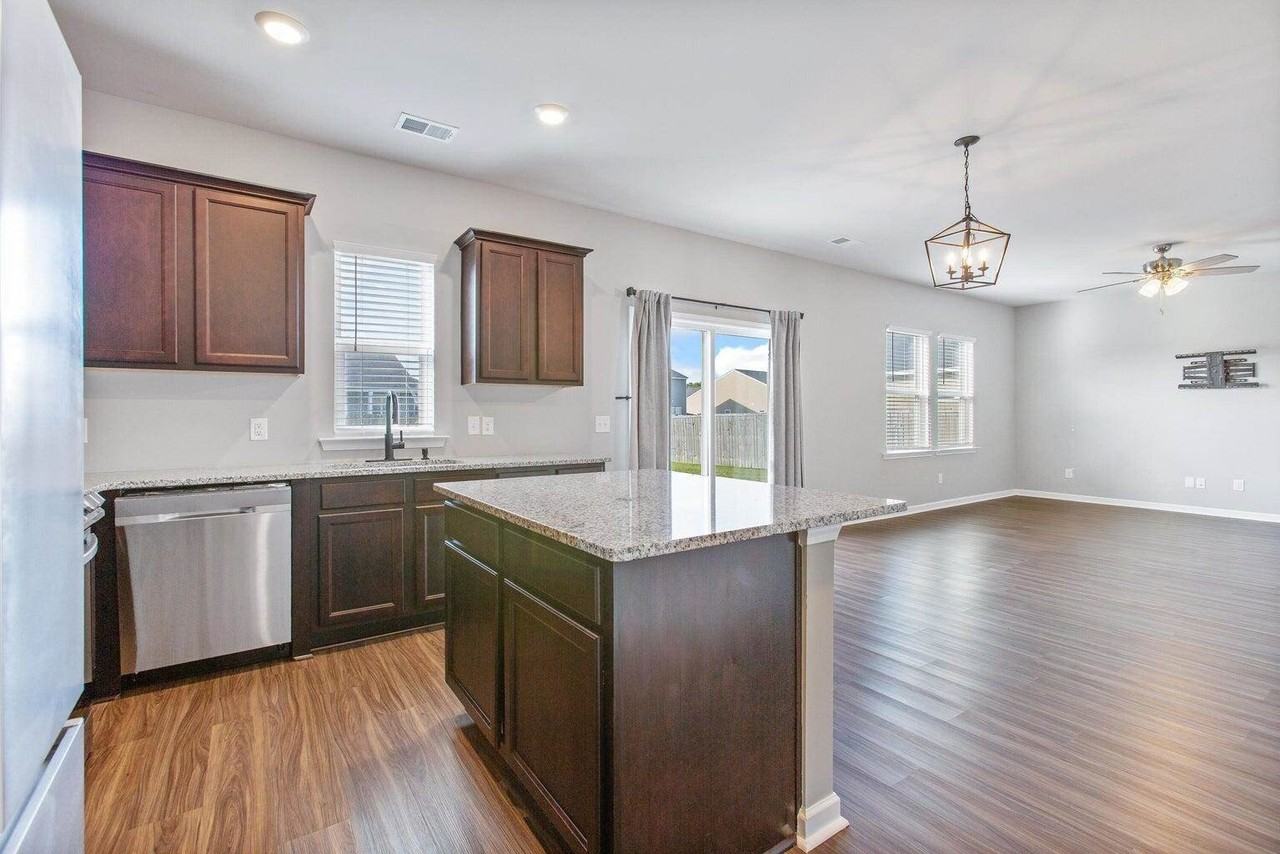 322 Bountiful Dr - Photo 2 of 6