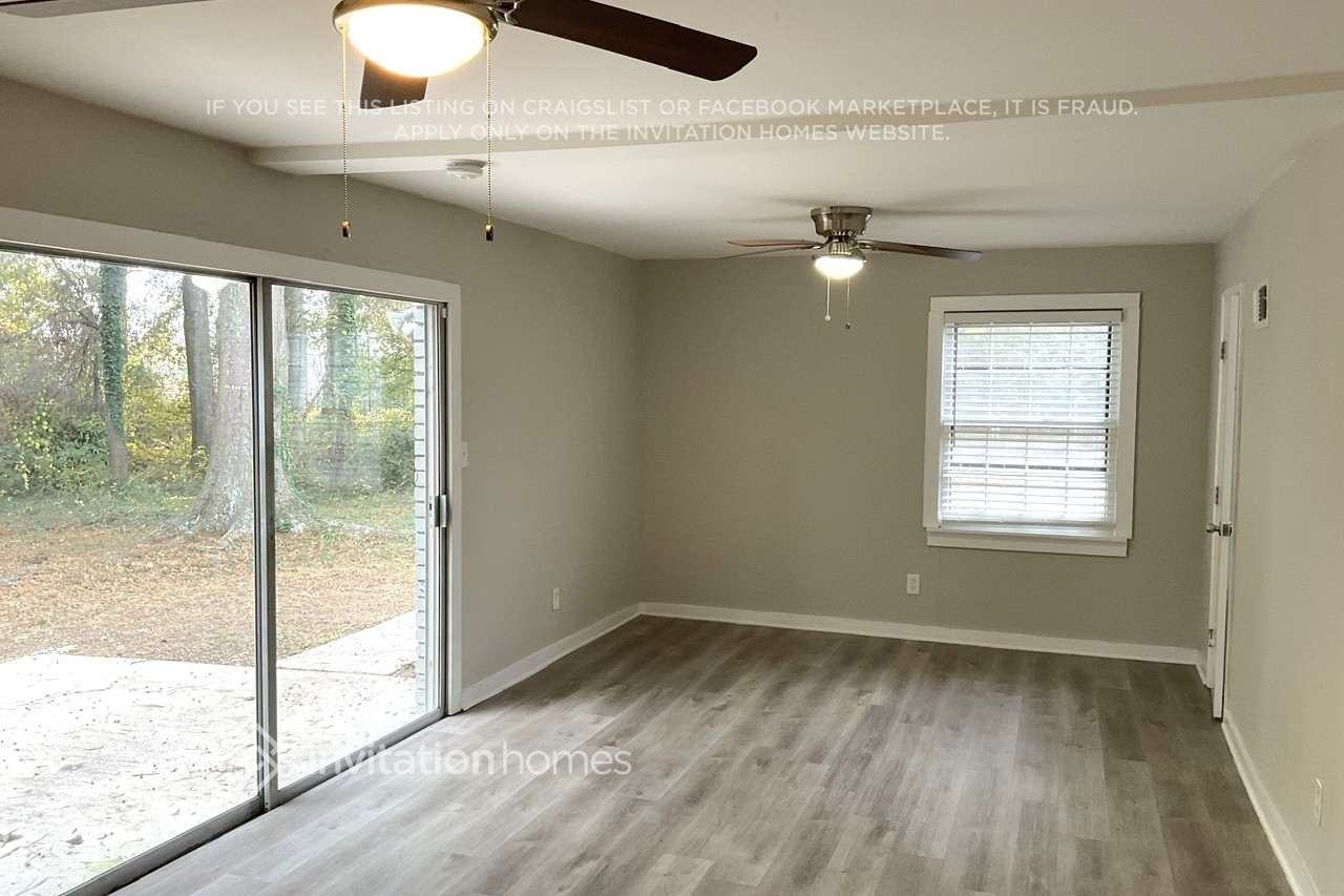 2360 Sandgate Road Southwest - Photo 3 of 18