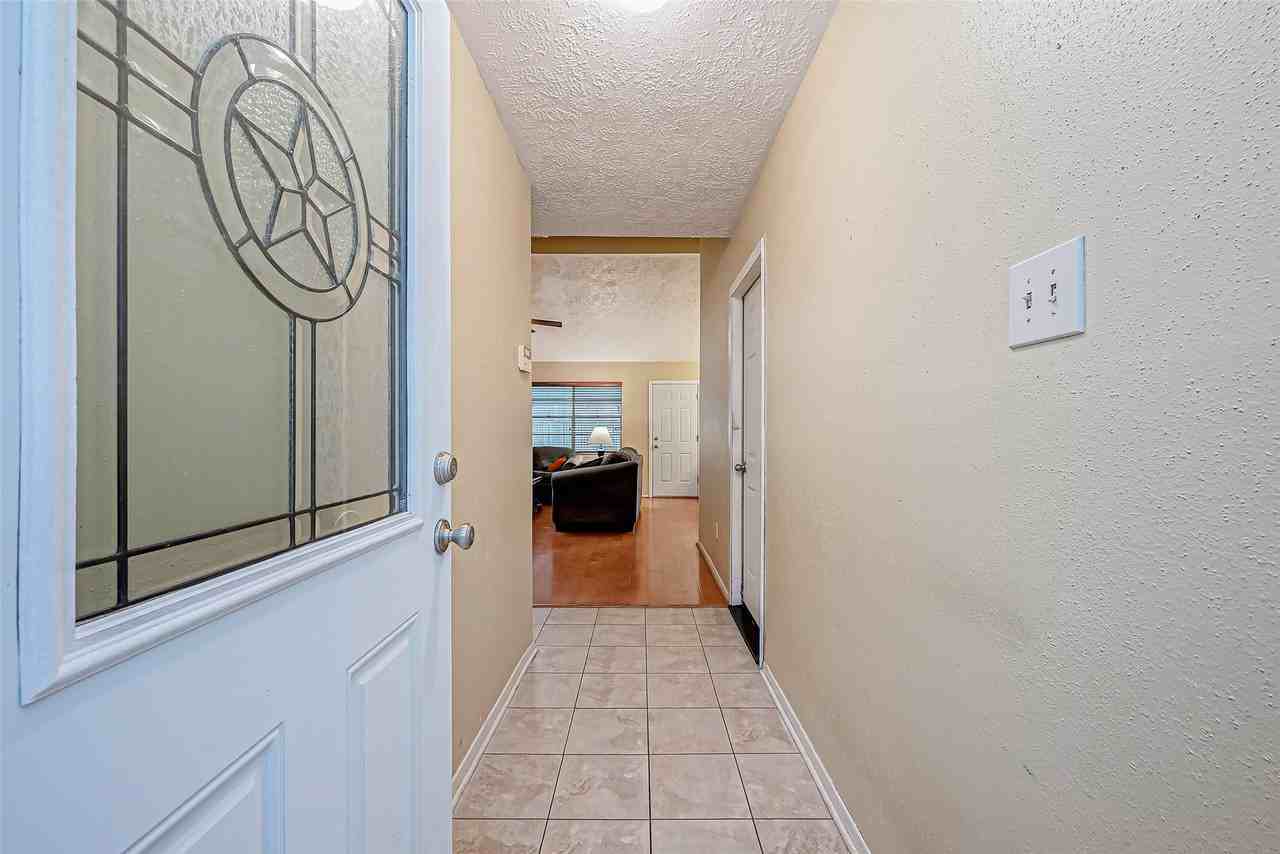 2122 Heritage Colony Dr - Photo 3 of 24
