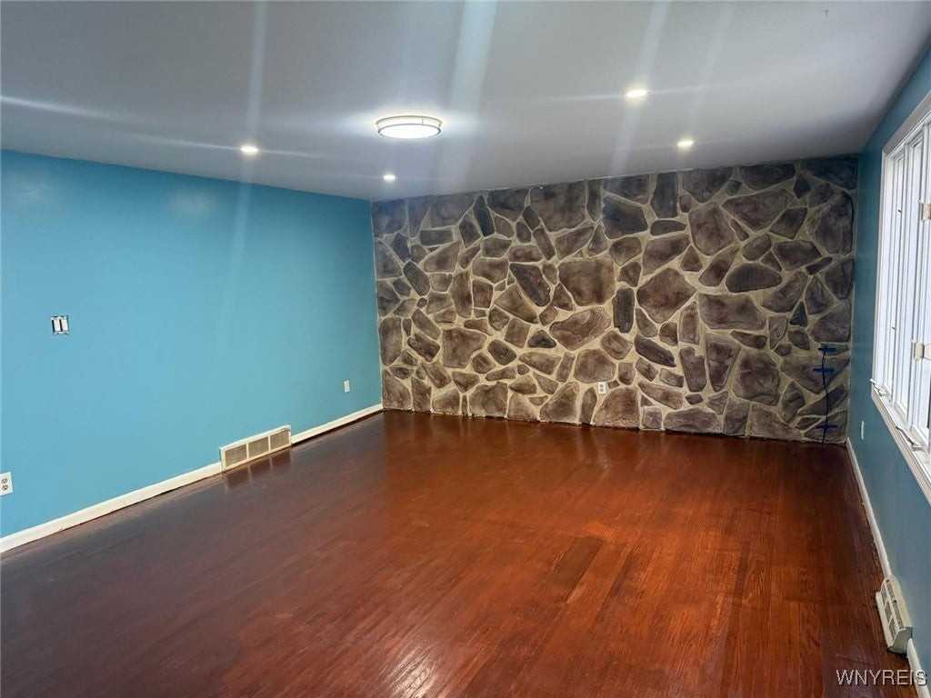 116 Nicholson St - Photo 3 of 13