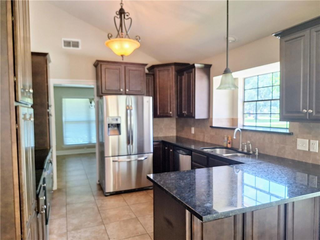 116 Cardiff Ct - Photo 7 of 26