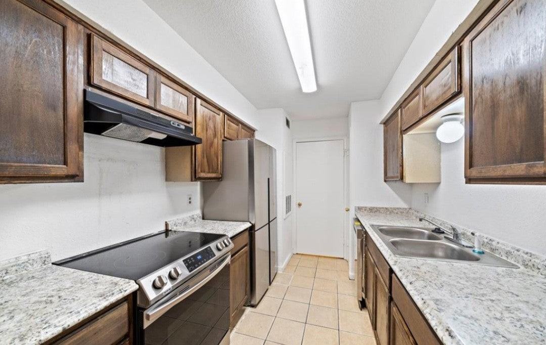 9797 Leawood Boulevard - Photo 4 of 12