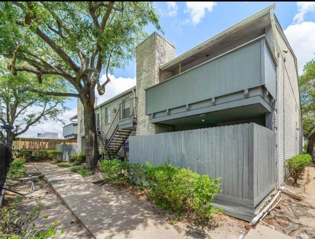 9797 Leawood Boulevard - Photo 6 of 12