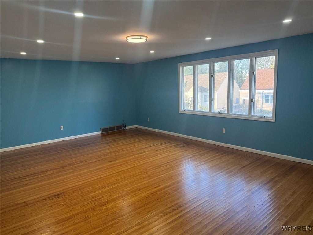 116 Nicholson St - Photo 2 of 11