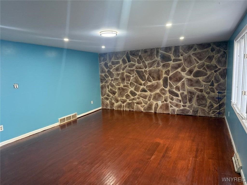 116 Nicholson St - Photo 3 of 11