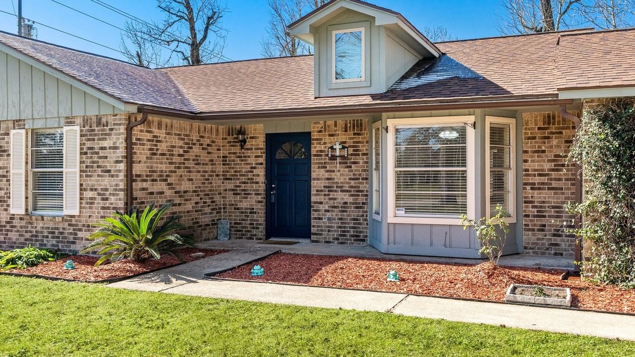 9134 Lakeside Drive Circle - Photo 2 of 22