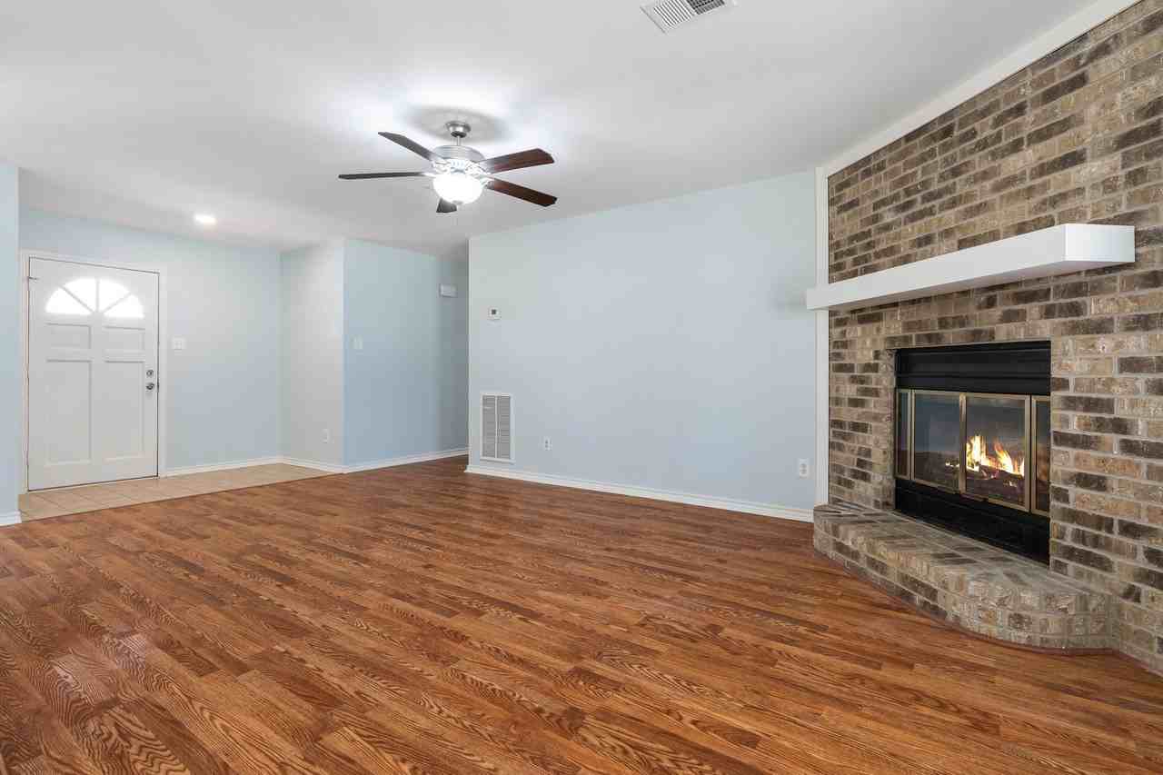 9134 Lakeside Drive Circle - Photo 3 of 22