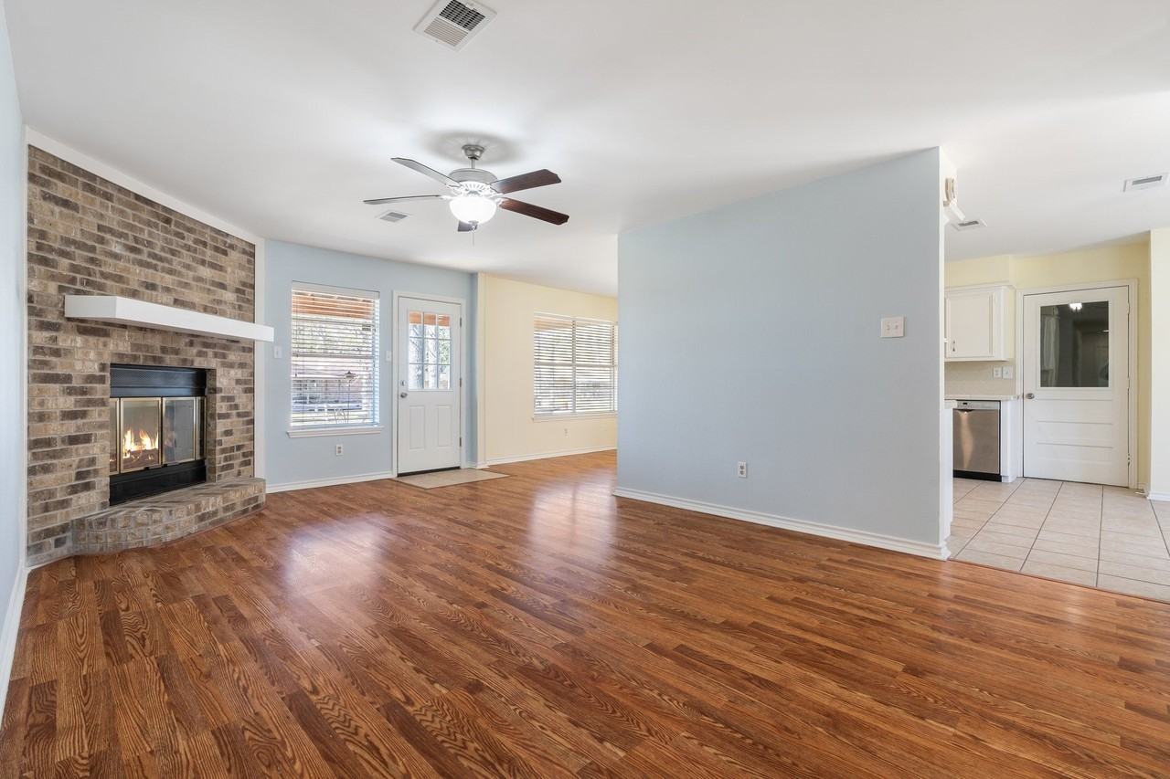 9134 Lakeside Drive Circle - Photo 4 of 22