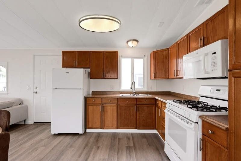 325 3rd Ave #L325 - Photo 5 of 33