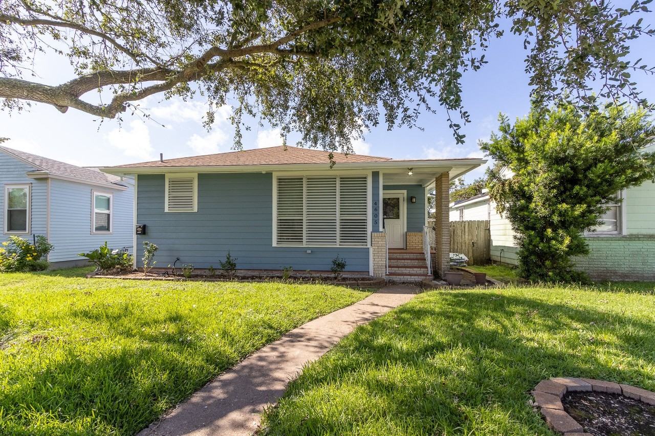 4605 Avenue P - Photo 2 of 26