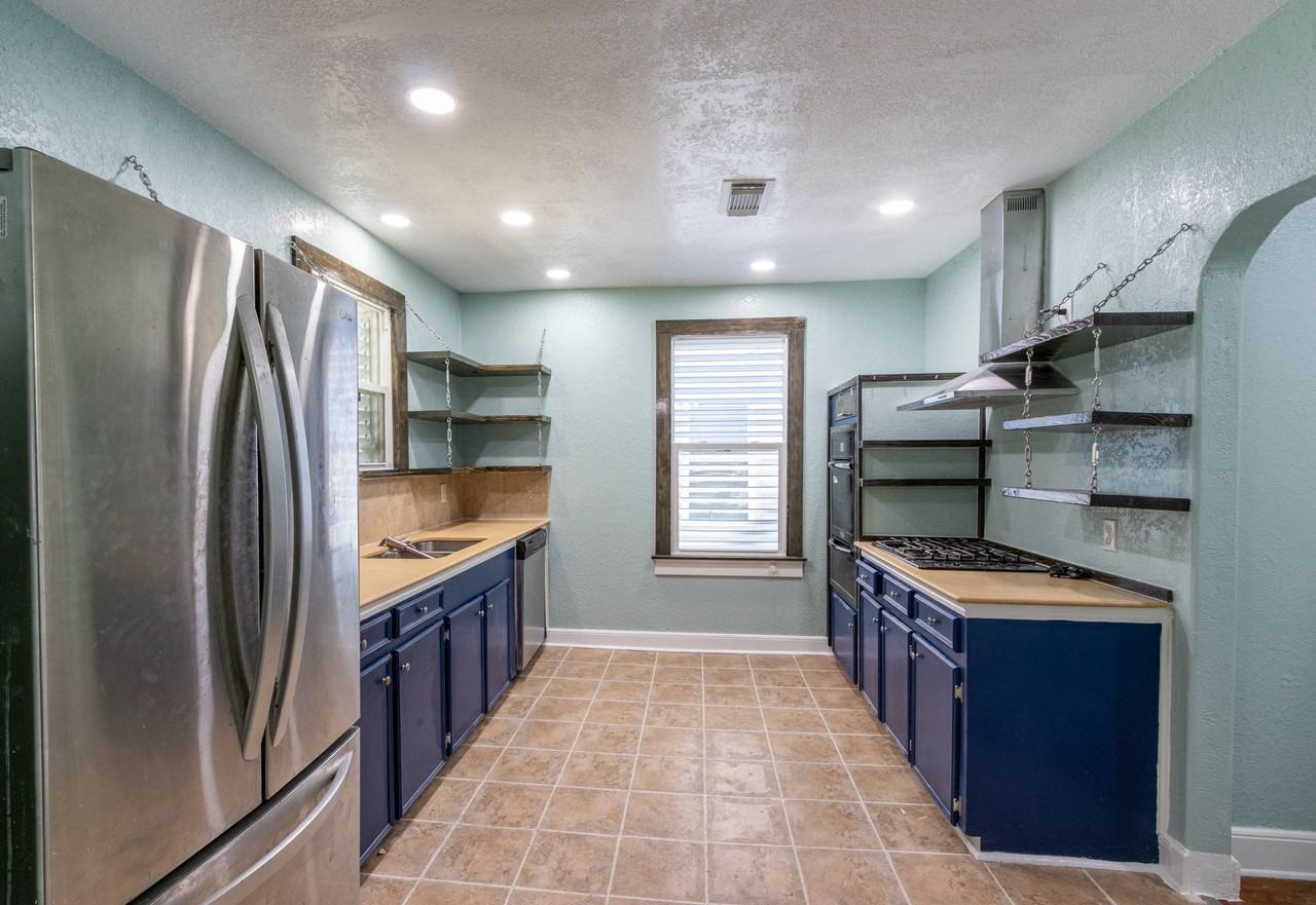 4605 Avenue P - Photo 5 of 26