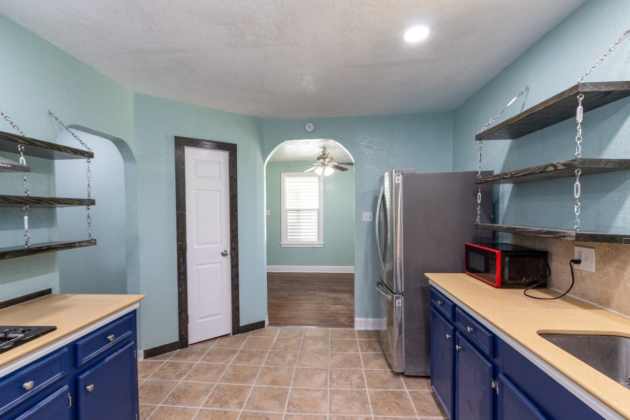 4605 Avenue P - Photo 6 of 26