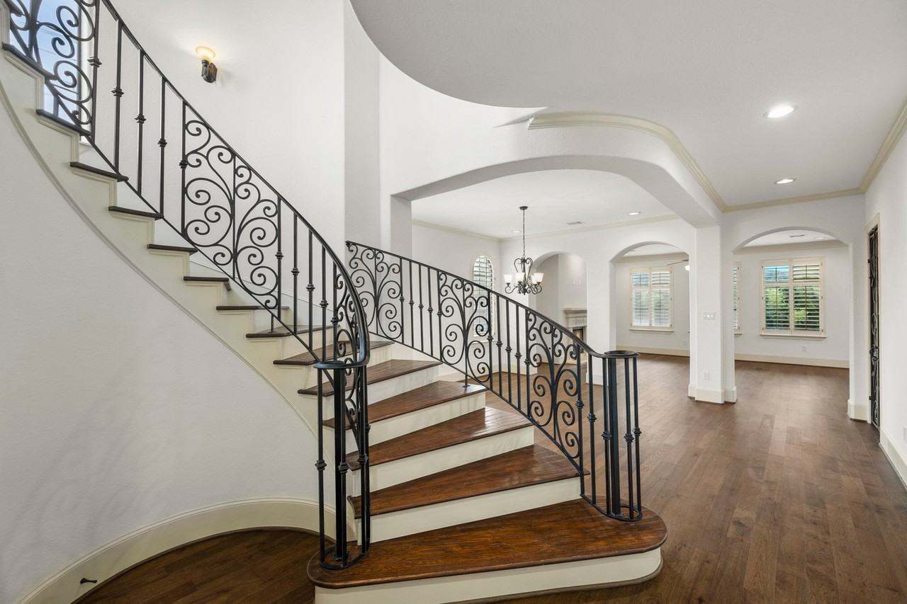 3550 Griggs Rd - Photo 4 of 39