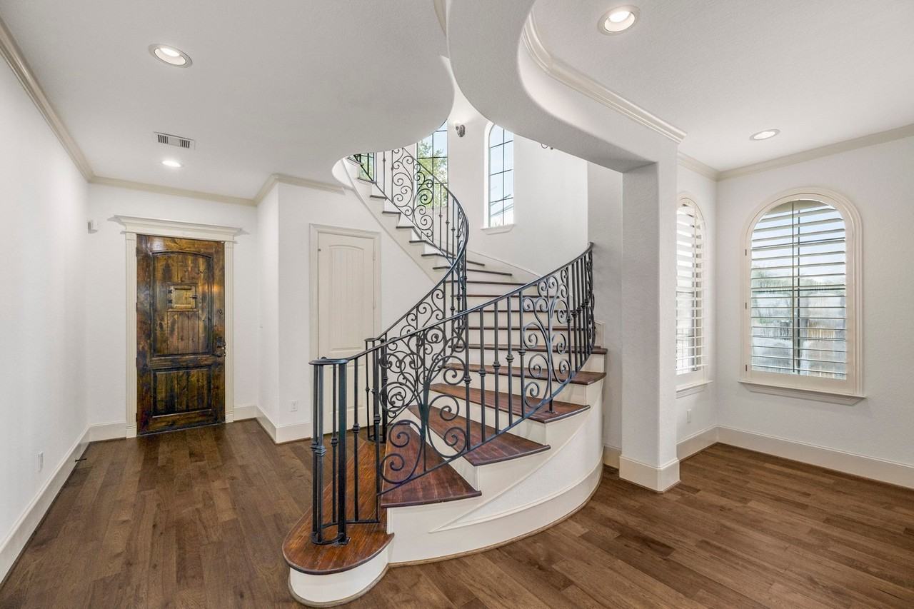 3550 Griggs Rd - Photo 5 of 39