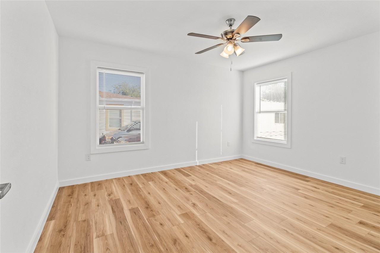 1715 West 4th Street - Photo 4 of 9