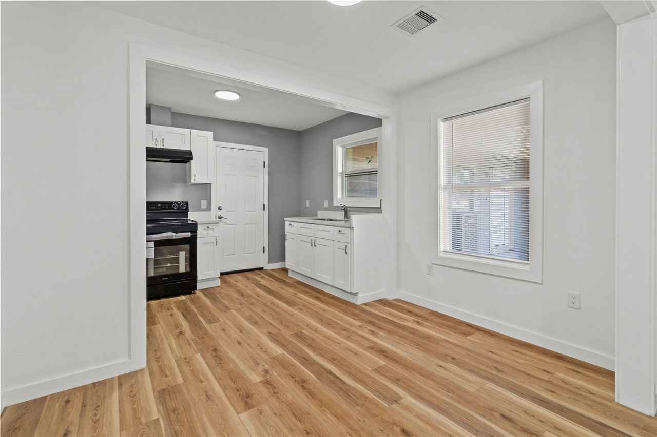 1715 West 4th Street - Photo 7 of 9