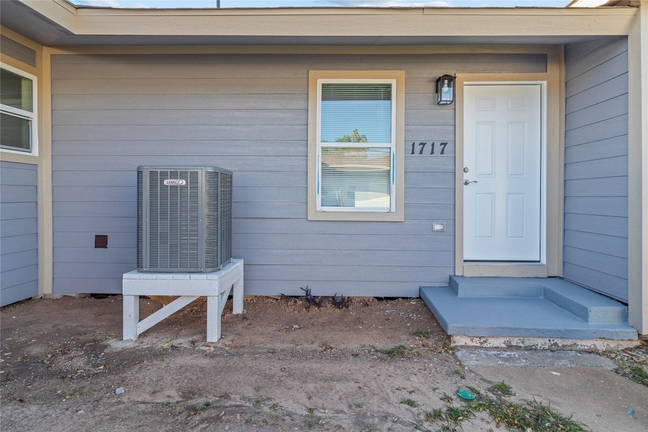 1717 West 4th Street - Photo 2 of 10