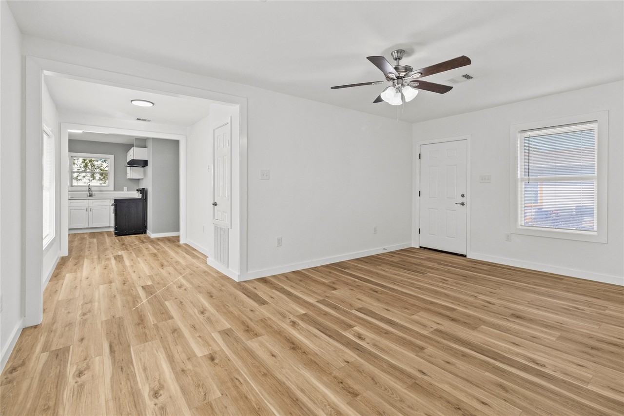 1717 West 4th Street - Photo 3 of 10