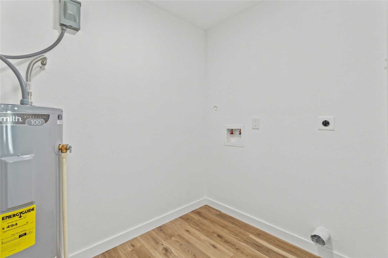 1717 West 4th Street - Photo 4 of 10