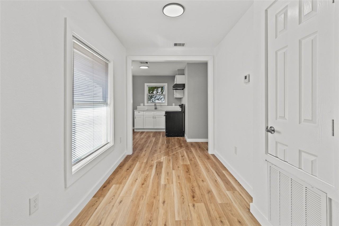 1717 West 4th Street - Photo 5 of 10