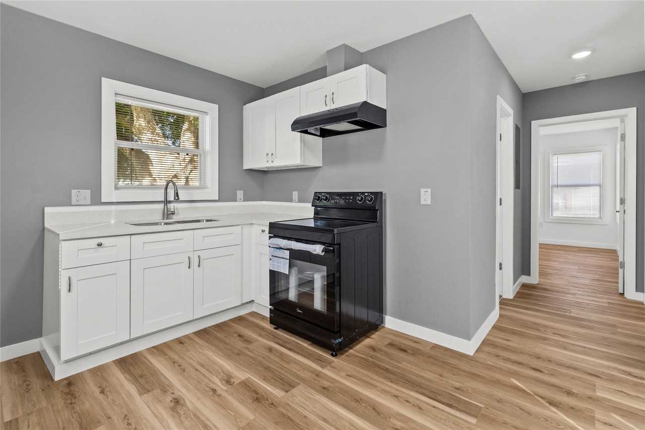 1717 West 4th Street - Photo 6 of 10