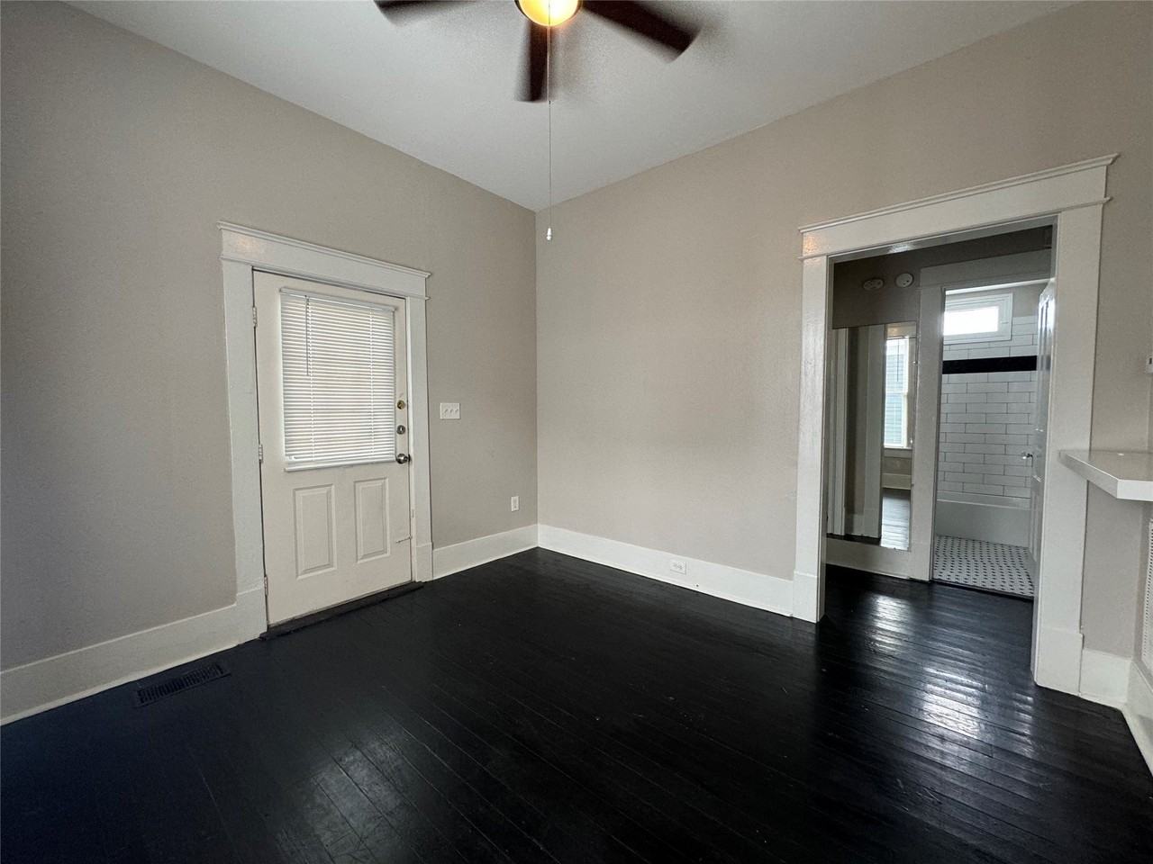 807 8th St - Photo 3 of 14