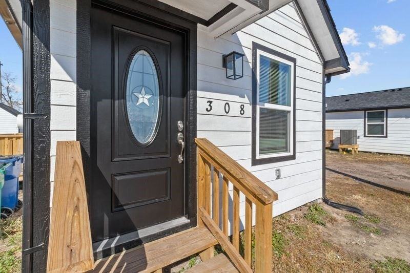 308 Marshall Aly - Photo 2 of 14