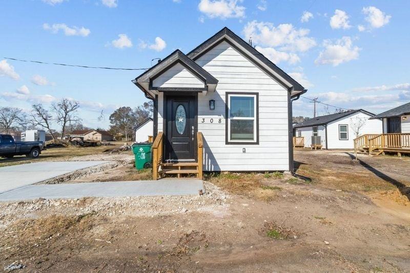 308 Marshall Aly - Photo 3 of 14