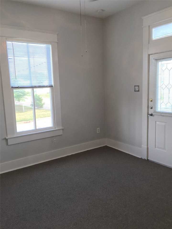 801 8th St - Photo 2 of 10