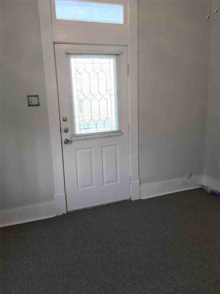 801 8th St - Photo 3 of 10