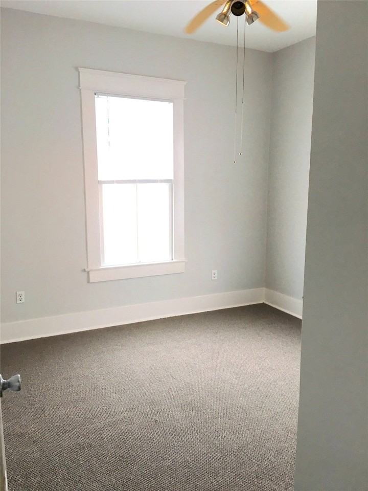 801 8th St - Photo 5 of 10