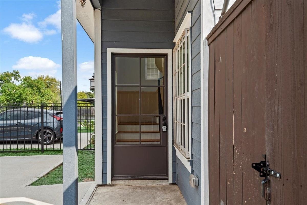 2002 Lynnfield Unit B Street - Photo 7 of 34