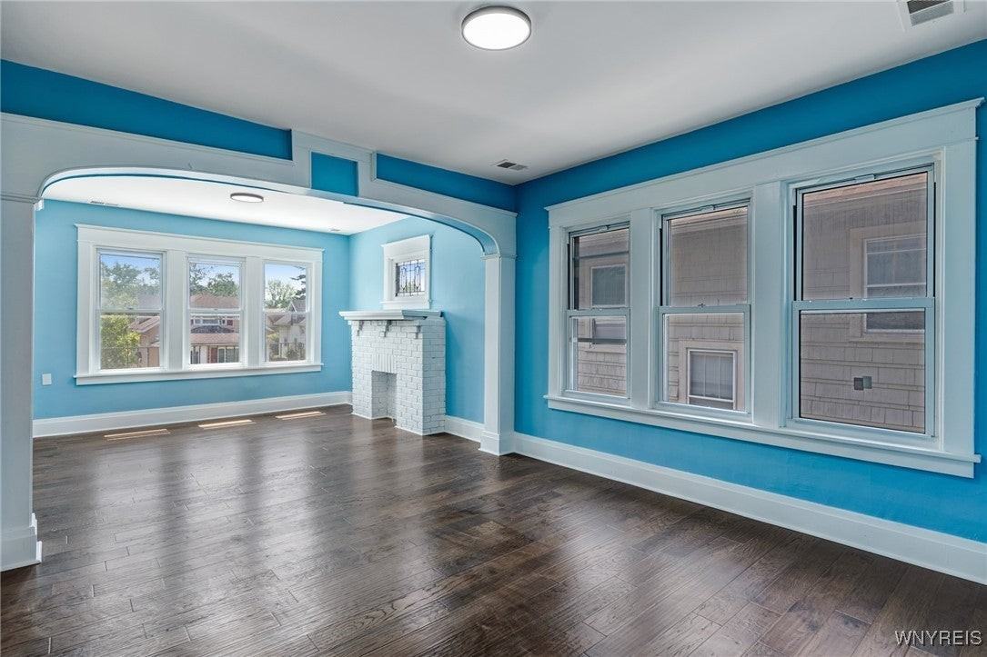 266 Lasalle Ave - Photo 4 of 11