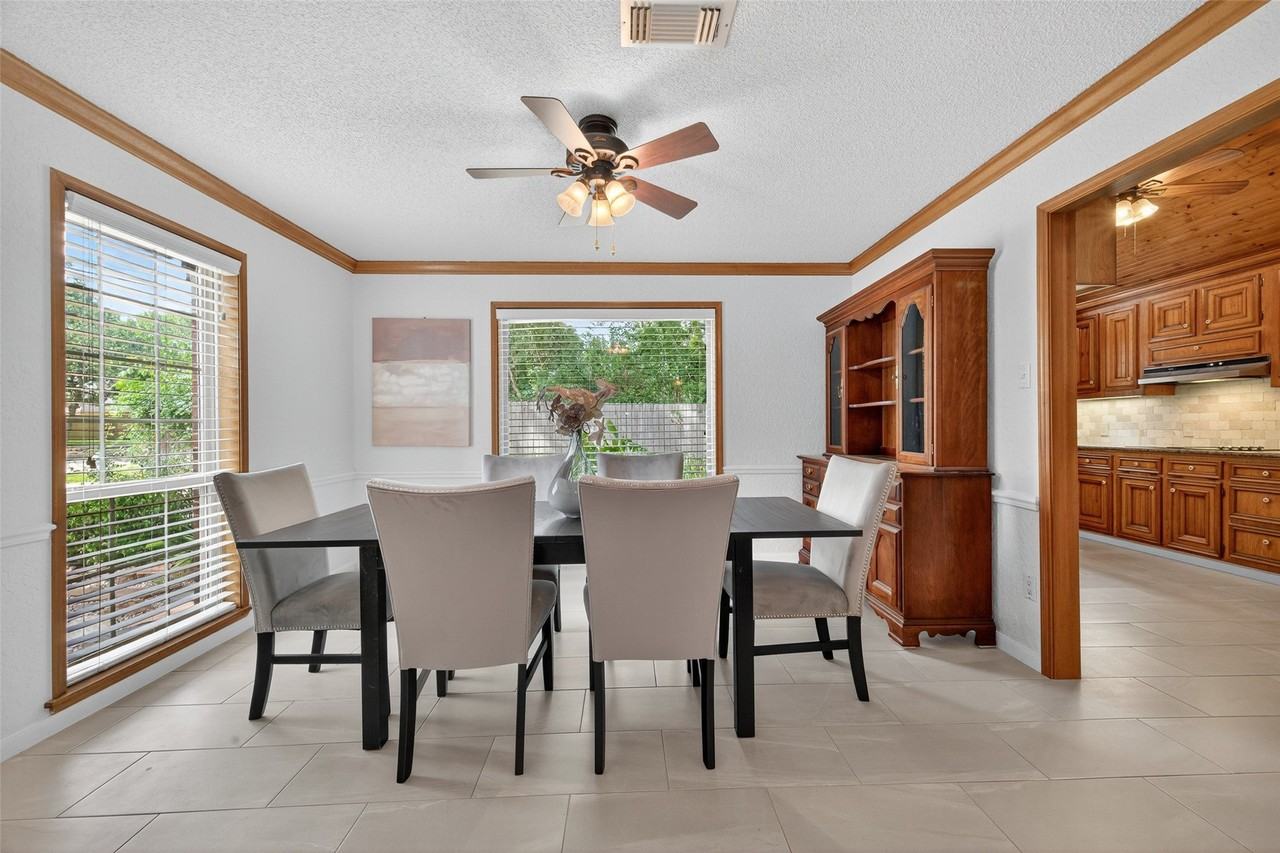 2711 Yost Blvd - Photo 3 of 48