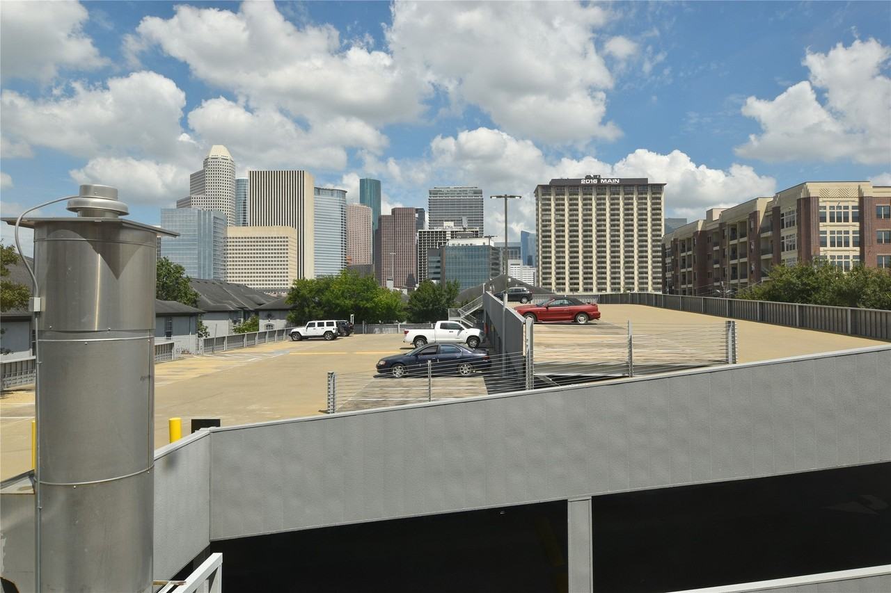 2510 Travis Street - Photo 4 of 20