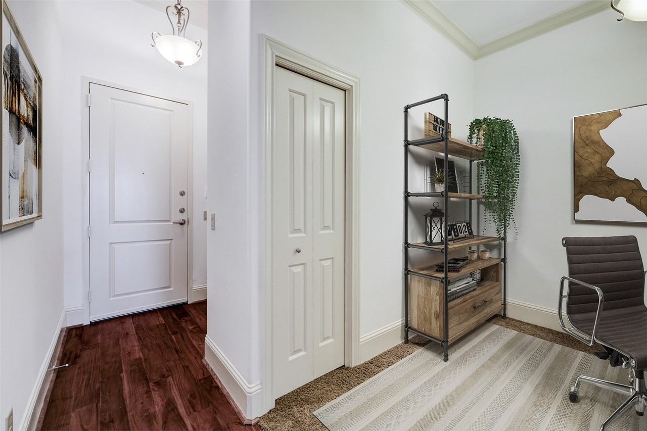 2510 Travis Street - Photo 6 of 20