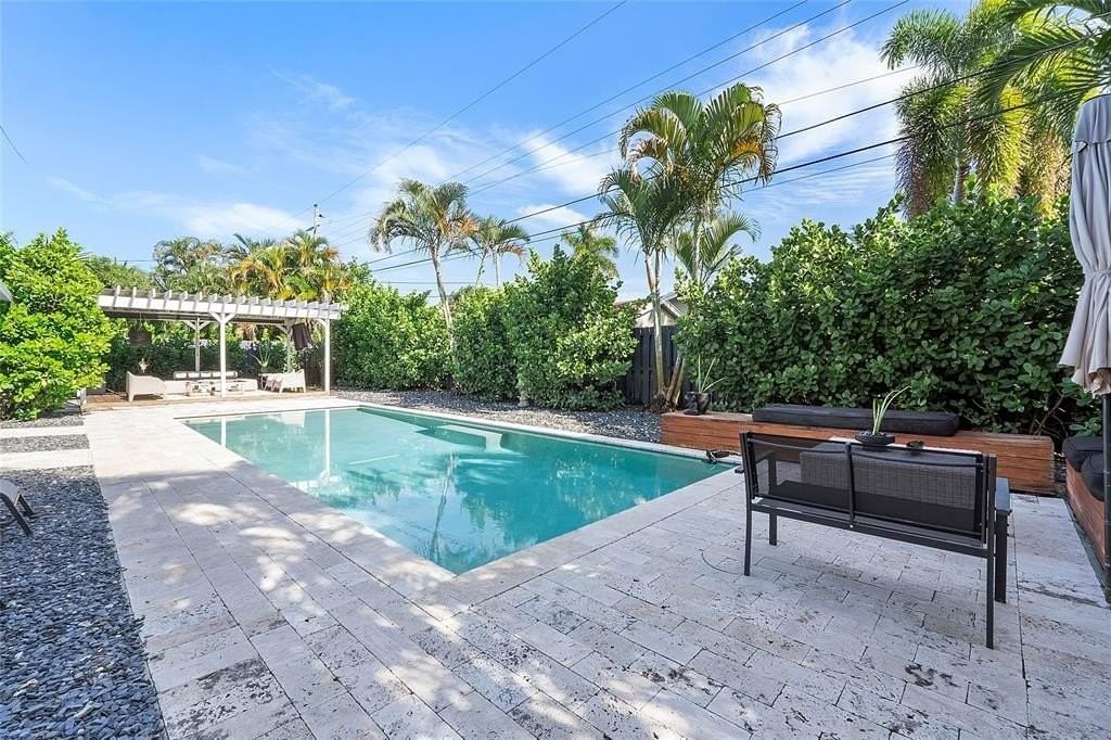 5260 Ne 17th Ter - Photo 2 of 17