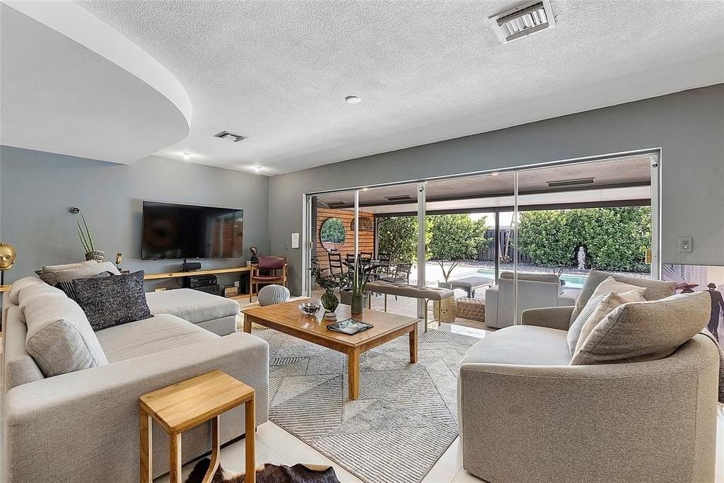 5260 Ne 17th Ter - Photo 7 of 17