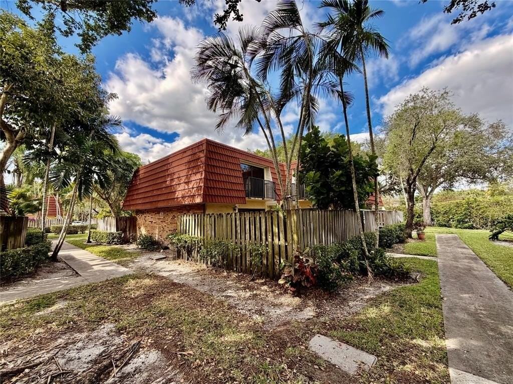 736 Nw 98th Cir - Photo 2 of 14