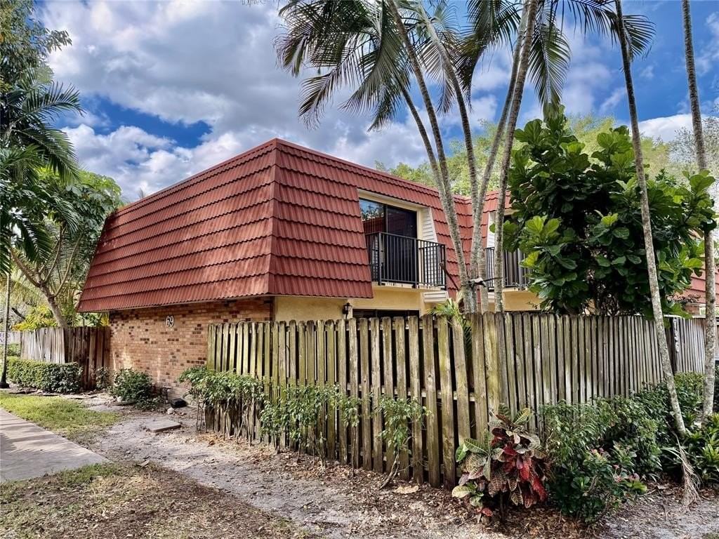 736 Nw 98th Cir - Photo 3 of 14