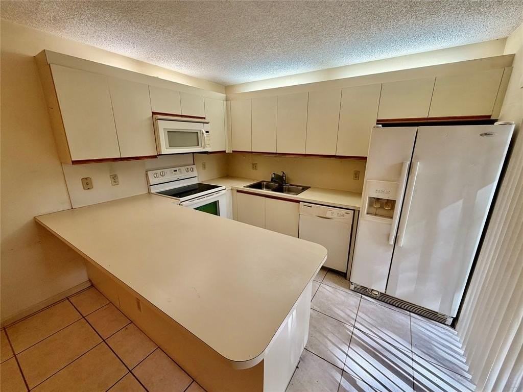 736 Nw 98th Cir - Photo 7 of 14