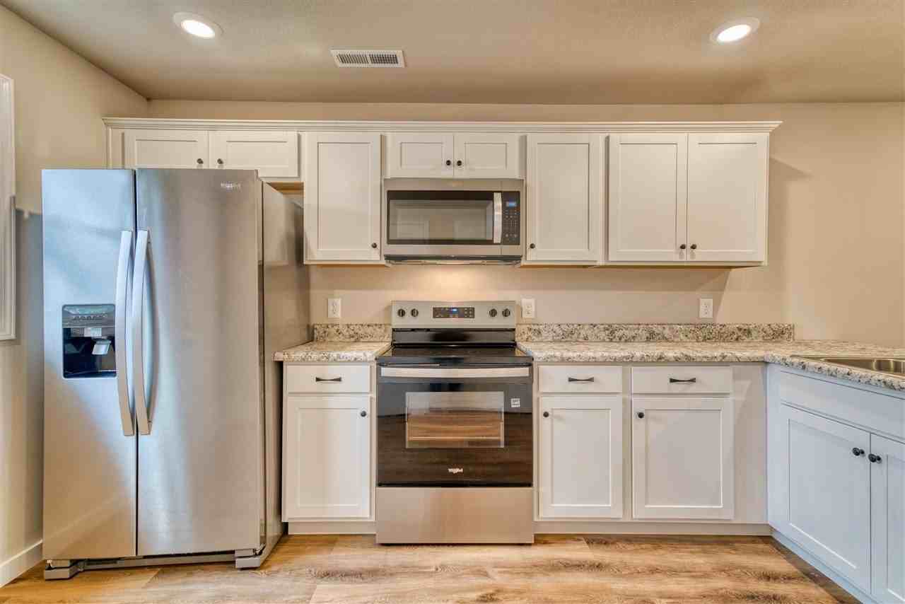 913 W 9th St - Photo 6 of 23