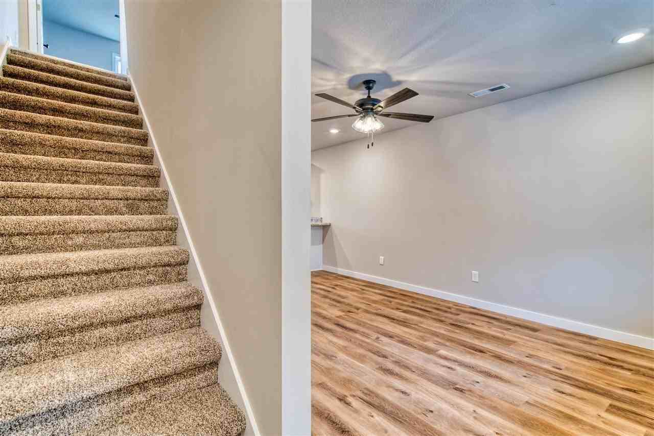 913 W 9th St - Photo 7 of 23