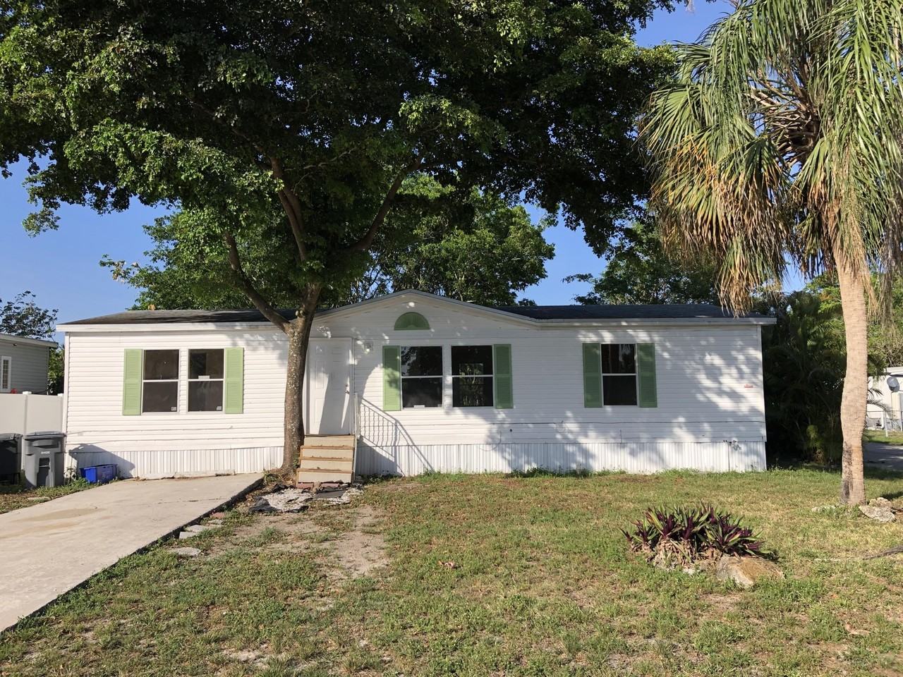 11841 Atlantic Cir - Photo 2 of 10